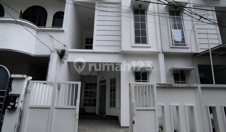 Rumah di Jual Tomang Jakarta Barat - foto 1