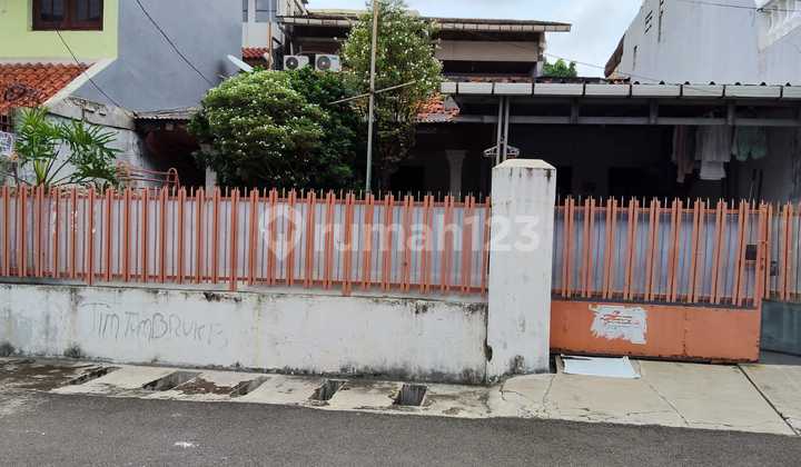 Dijual Cepat! Rumah Tua di Tomang - Cocok Bangun Baru - foto 1