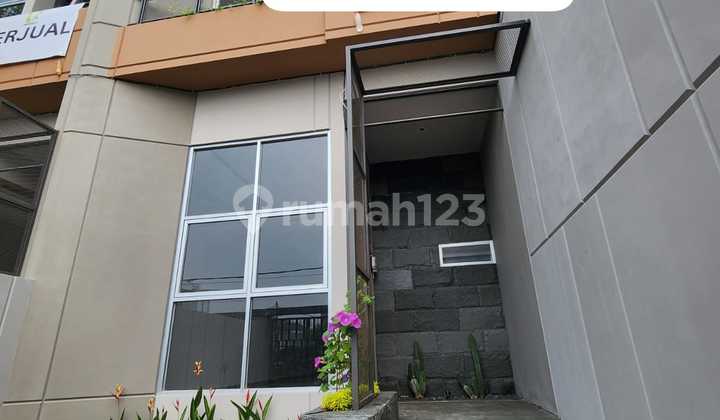 Rumah Baru Meruya Utara Sisa 1 Unit Jakarta Barat - foto 1