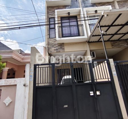 For Sale Rumah Cantik 3 Lantai di Kedoya Kebon Jeruk - foto 1