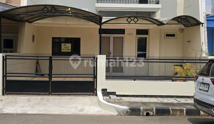 Dijual Rumah Cantik Dua Lantai, Siap Huni, Lokasi Perumahan Permata Buana - foto 1
