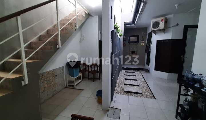 Rumah Siap Huni 2 Lantai di Kavling Dki Meruya - 4+1 Kamar, SHM - foto 1