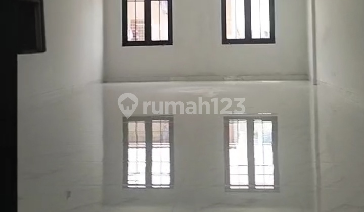 Rumah Baru Siap Huni Jelambar Jakarta Barat - foto 1