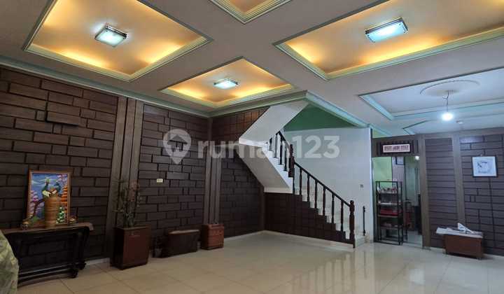 Rumah Huk Siap Huni 3 Lantai Dekat Mall di Komplek Malibu, Cengkareng Jakarta Barat - foto 1
