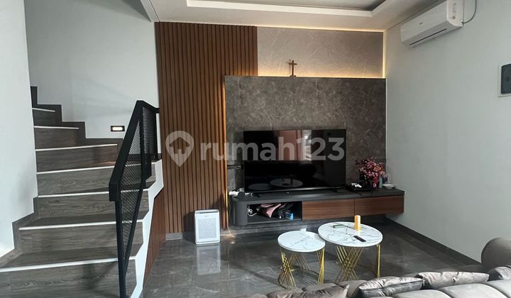 Rumah Furnish di Meruya Luas 100M2 Siap Huni - foto 1
