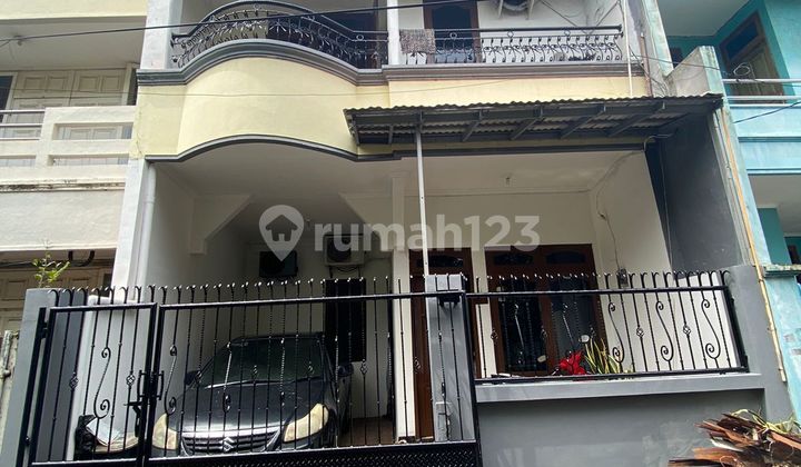 Dijual Murah Rumah 2 1/4 Lantai Ukuran 6 X 15 di Tomang - foto 1