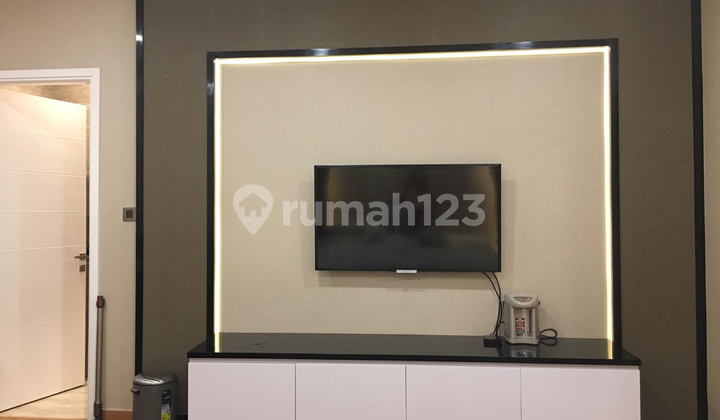 Rumah 3 Lantai Full Furnish di Greenlake City Cluster Australia, Luas & Siap Huni - foto 1