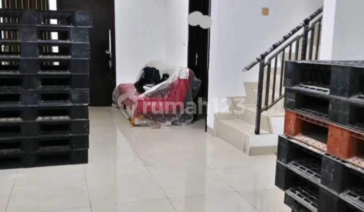 Rumah Jual di Green Lake City, Asia 6X15 Sudah Renov - foto 1