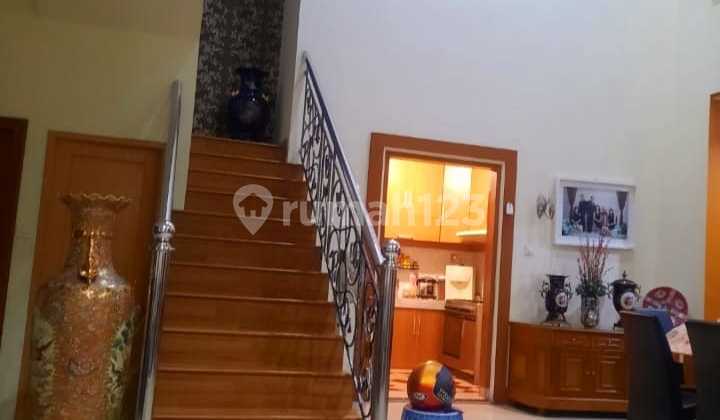 Rumah di Permata Buana Luas Tanah 200M2 Luas Bangunan 300 M2, 2 Lantai, Bagus - foto 1