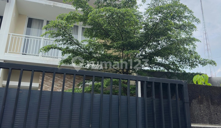 Rumah Cantik Siap Huni di Area Joglo Jakarta Barat - foto 1