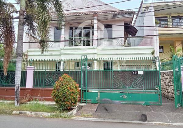 Rumah Mewah di Komplek Tosiga Nyaman Kebon Jeruk Best Price Price - foto 1