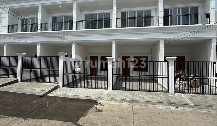 Rumah Baru Uk 4X19.5 Tanjung Duren Utara Jakarta Barat - foto 1