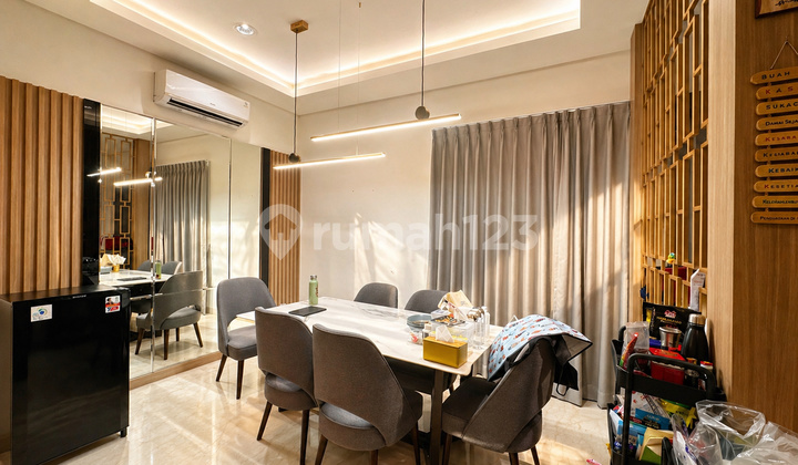 ‼️ Turun Harga ‼️ Barang Langka ! Rumah Riviera Puri, 10X18, Luas 180 Meter, Full Furnished Mewah - foto 1