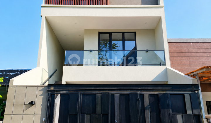 Rumah Brand New Puri Indah 3Lt 140M2 3+1Kt SHM Private Pool - foto 1