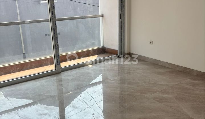 Dijual Rumah Bagus Brand New di Taman Surya - foto 1