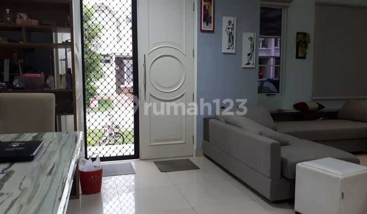 Dijual Cepat Rumah Green Lake City Cluster Eropa Full Furnished LT 120 M² LB 240 M² Siap Huni - foto 1