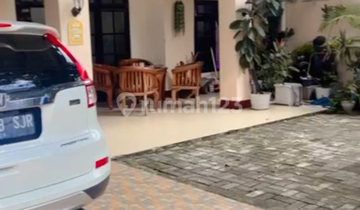 Rumah Lama Terawat 1 Lantai di Kebon Jeruk - foto 1