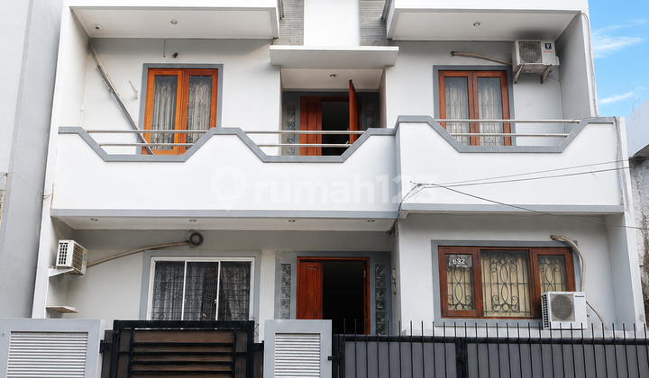 Di Jual Rumah Tomang 2 Lantai 9X15m² Bagus dan Terawat Lokasi Rawa Kepa,Grogol Petamburan, Jakarta Barat,#Hamdan - foto 1