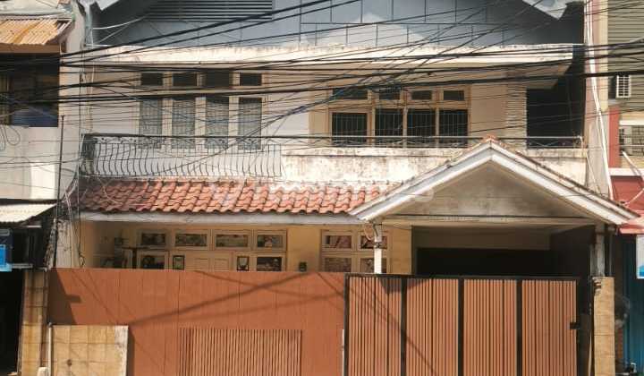 Di Jual Rumah 2 Lantai di Jalan Kebon Jeruk 18 Tamansari Jakarta Barat - foto 1