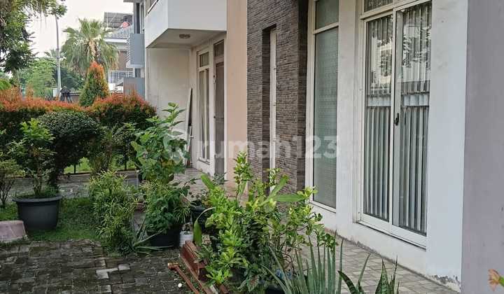 Rumah Hoek Green Lake City Jakarta Barat Strategis Siap Huni - foto 1