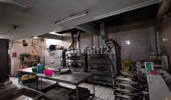 Di Jual Rumah 4 Lantai di Tomang, Cocok untuk Usaha Kos-Kosan, Kantor Dll - foto 1