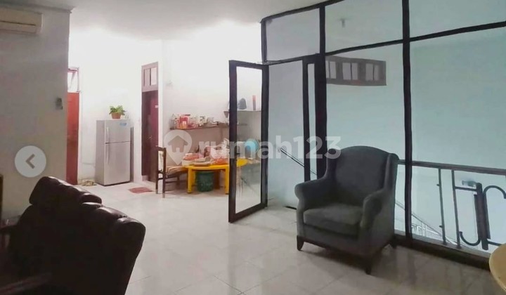 Rumah Tomang. 2 Lantai. 12X20. Jalan Lebar 3 Mobil. Siap Huni - foto 1