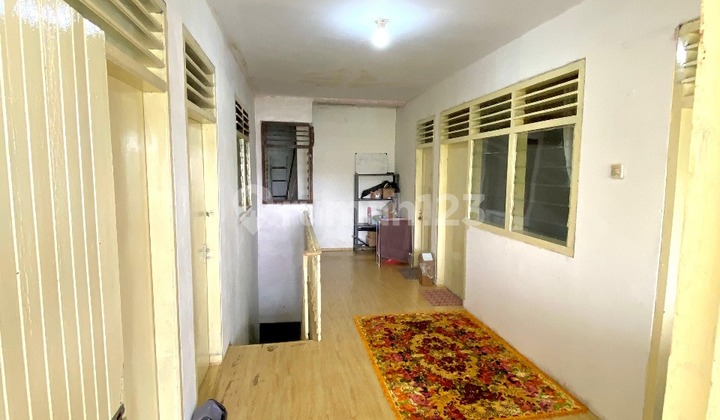 Dijual Rumah 2 Lantai di Tomang Utk Kos Kos An - foto 1