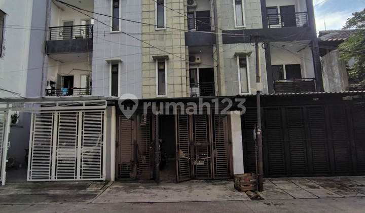 Rumah 3,5 Lantai di Grogol Petamburan Jakbar - foto 1