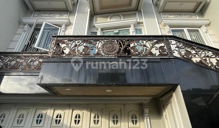 Rumah Mewah 3,5 Lantai Taman Palem Lestari - Jalan Besar & Siap Huni! - foto 1