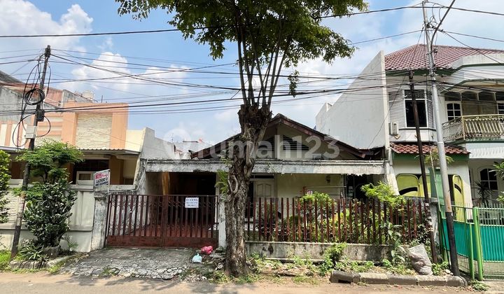 Rumah LT 200 Hadap Timur 5 Menit ke Lippo Mall Puri Siap KPR J-46940 - foto 1