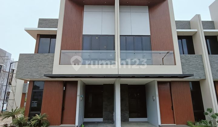 Rumah Modern Dalam Townhouse di Meruya Jakarta Barat - foto 1