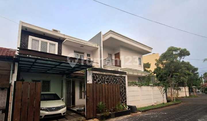 Rumah Bagus di Taman Semanan Indah Jakarta Barat 2,5 Lantai SHM - foto 1