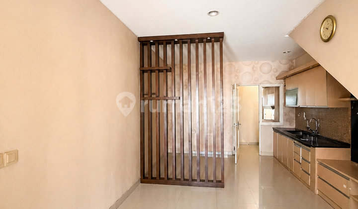 Good Deal! Rumah San Lorenzo 4X15 2+1Kt Semi Furnish bisa KPR - foto 1