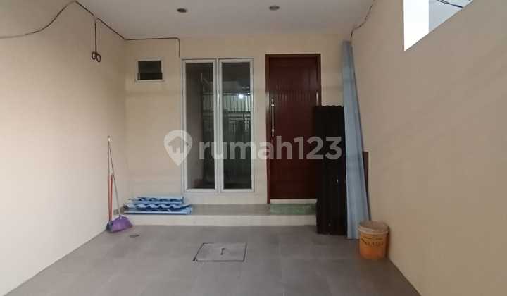 Jual Rumah Jelambar 2 Lantai Bebas Banjir Siap Huni - foto 1