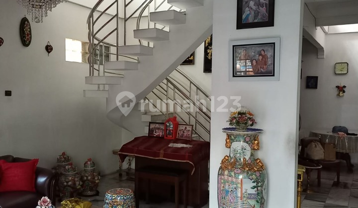 Dijual Rumah Tanjung Duren Jakarta Barat 2 Lantai Hook Jalan 2 Mobil - foto 1