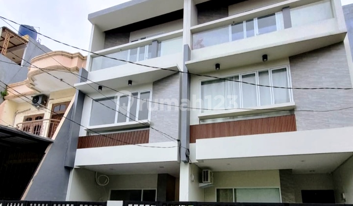 Rumah Baru Minimalis Modern 3 Lantai dengan Bata Merahdi Mangga Duri Kepa Jakarta - foto 1
