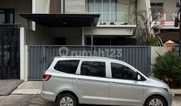 Rumah 8X18 Depan Taman Green Garden Jakarta Barat - foto 1