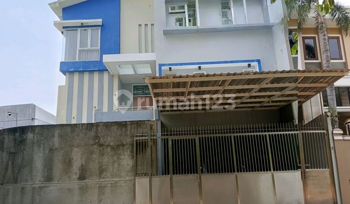 Perum Taman Kebon Jeruk - Rumah Mewah dan Cantik. Bangunan Masi Baru. Shgb LT 294 M2. di Perum Taman Kebon Jeruk. Jakarta Barat - foto 1