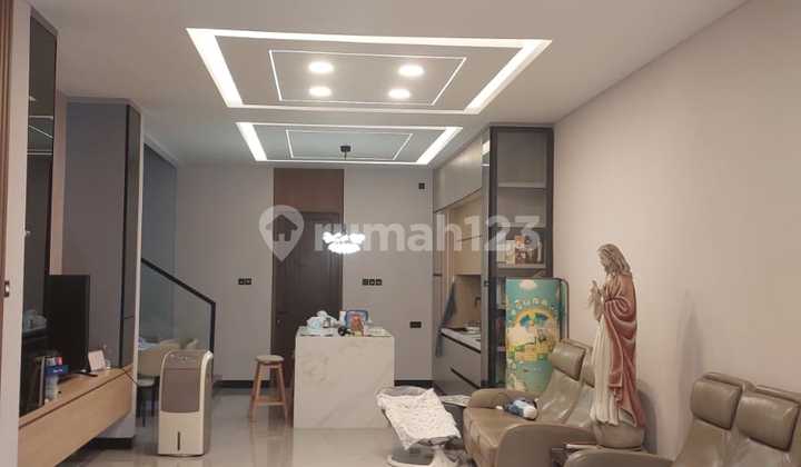 Brand New Premium House di Puri Indah Jakarta Barat Sedang Finishing - foto 1