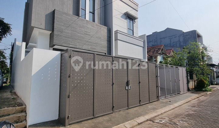 Rumah American Classic Citra Garden Murah Siap Huni 3 Lantai - foto 1