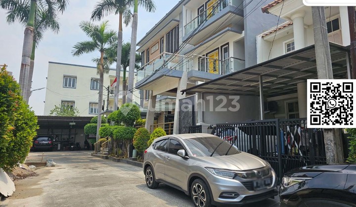 Rumah Bagus Banget di Taman Semanan Indah, Jakarta Barat, 6X15m², 2 LT, SHM - foto 1