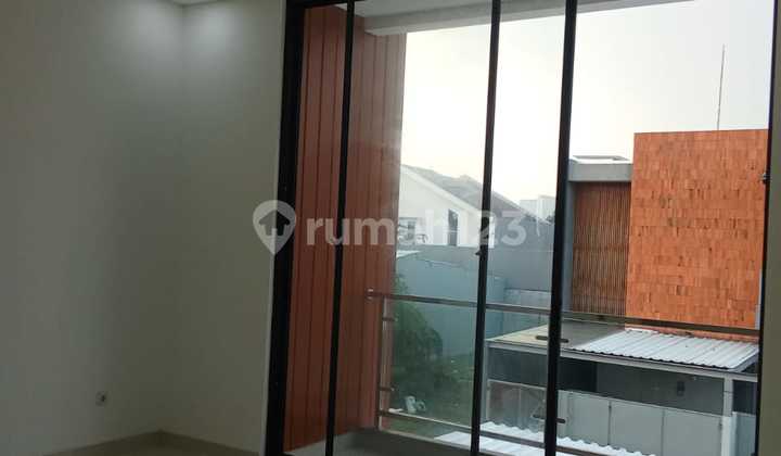 Dijual Rumah 2 Lantai Cluster Clematis, Metland Puri - foto 1