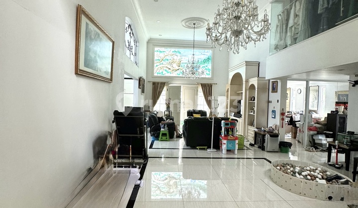 Rumah Classic Mewah Siap Huni Tidak Nempel Tetangga di Tomang Jakarta Barat SHM - foto 1
