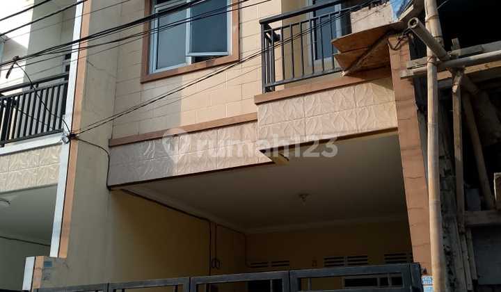 Rumah 2 Lantai di Tanjung Duren, Jakarta Barat. - foto 1