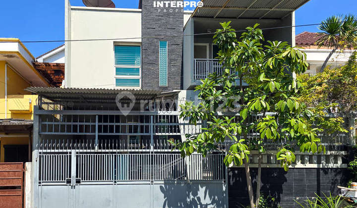 Rumah 2 Lantai Siap Huni Dalam Cluster Dijual di Taman Ratu - foto 1