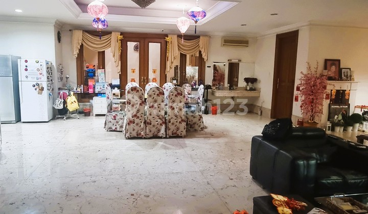 Dijual Rumah Hoek 2 Lantai Bagus untuk Usaha di Puri Indah Blok. L, Jakarta Barat - foto 1