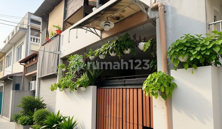 Rumah Cocok untuk Investasi di Karya, Wijaya Kusuma, Grogol, Jakarta Barat - foto 1