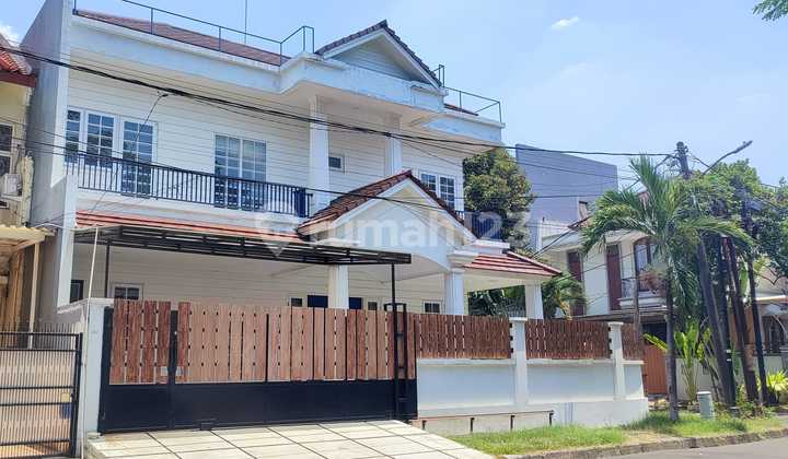 Rumah Hook di Taman Semanan Jakarta Barat,Siap Huni - foto 1