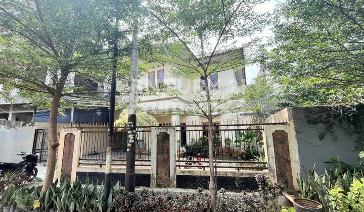 Rumah Siap Huni 2Lt Pinggir Jalan Meruya Selatan - foto 1