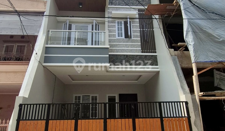 Rumah Baru 3,5 Lantai di Mandala Tomang, Jakarta Barat - foto 1